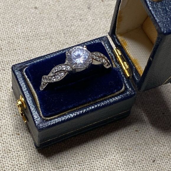 💛 925 CZ Twist Solitaire Engagement Ring - Picture 2 of 3
